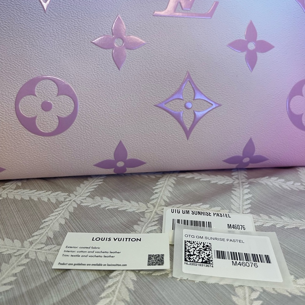 LOUIS VUITTON ONTHEGO GM IN SUNRISE PASTEL - Picture 4 of 10